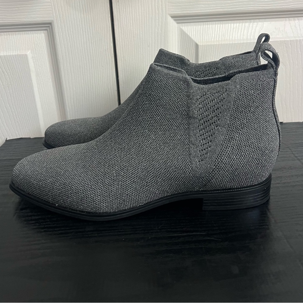 Vivaia Ryan Slip-On Square-Toe Ankle Chelsea Boots US 10 EU 41 Gray Everyday
